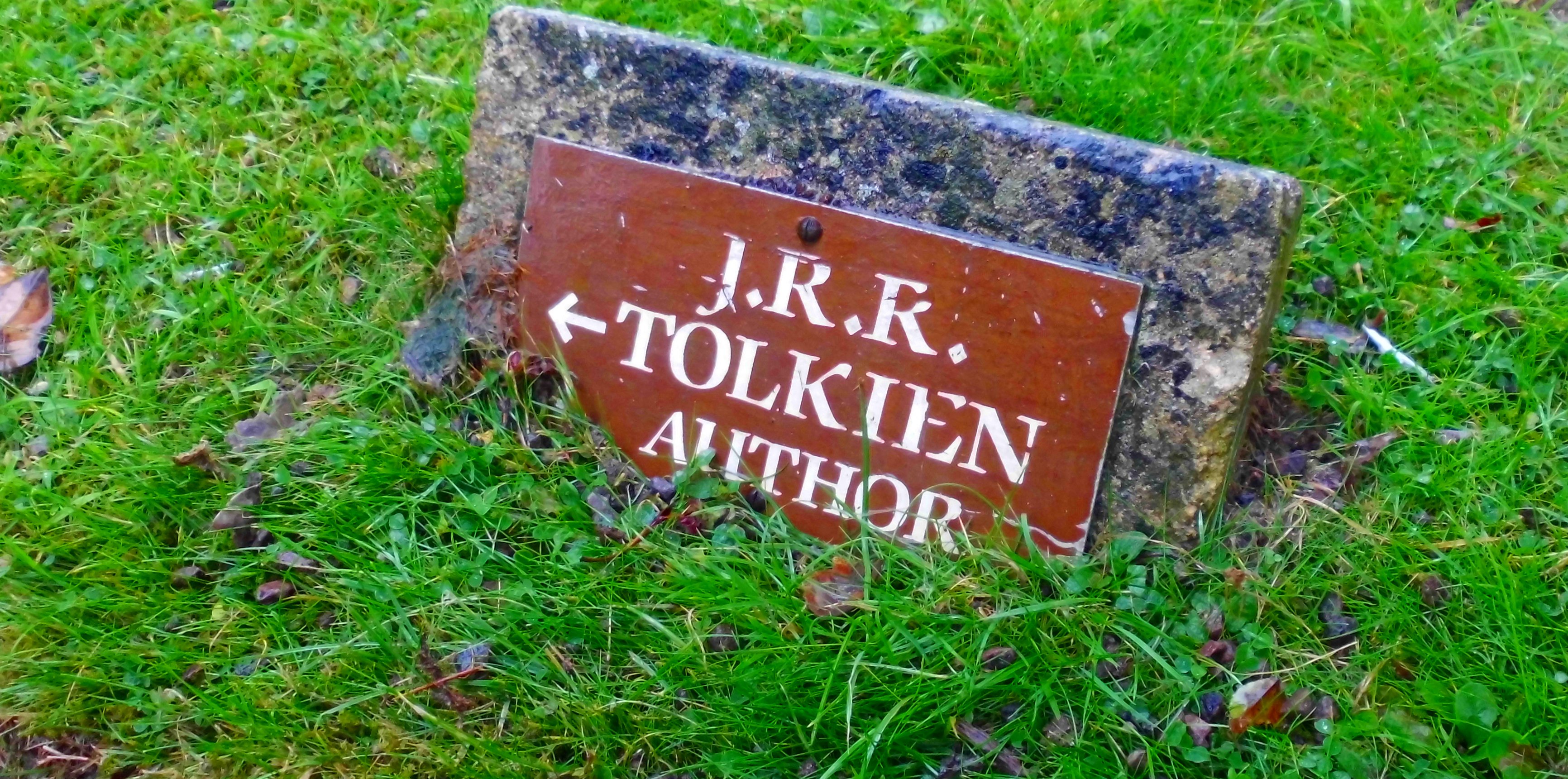 JRRT author sign at Wolvercote cemetary (c) Marcel Aubron-Bülles