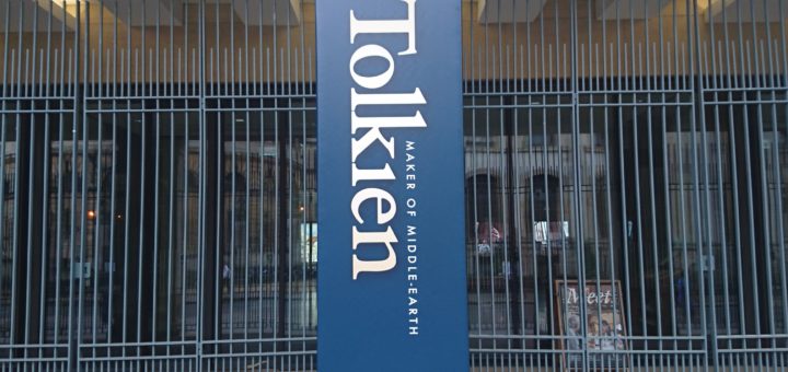 Tolkien: Maker of Middle-earth logo in front of Bodleian Libraries (c) Marcel Aubron-Bülles