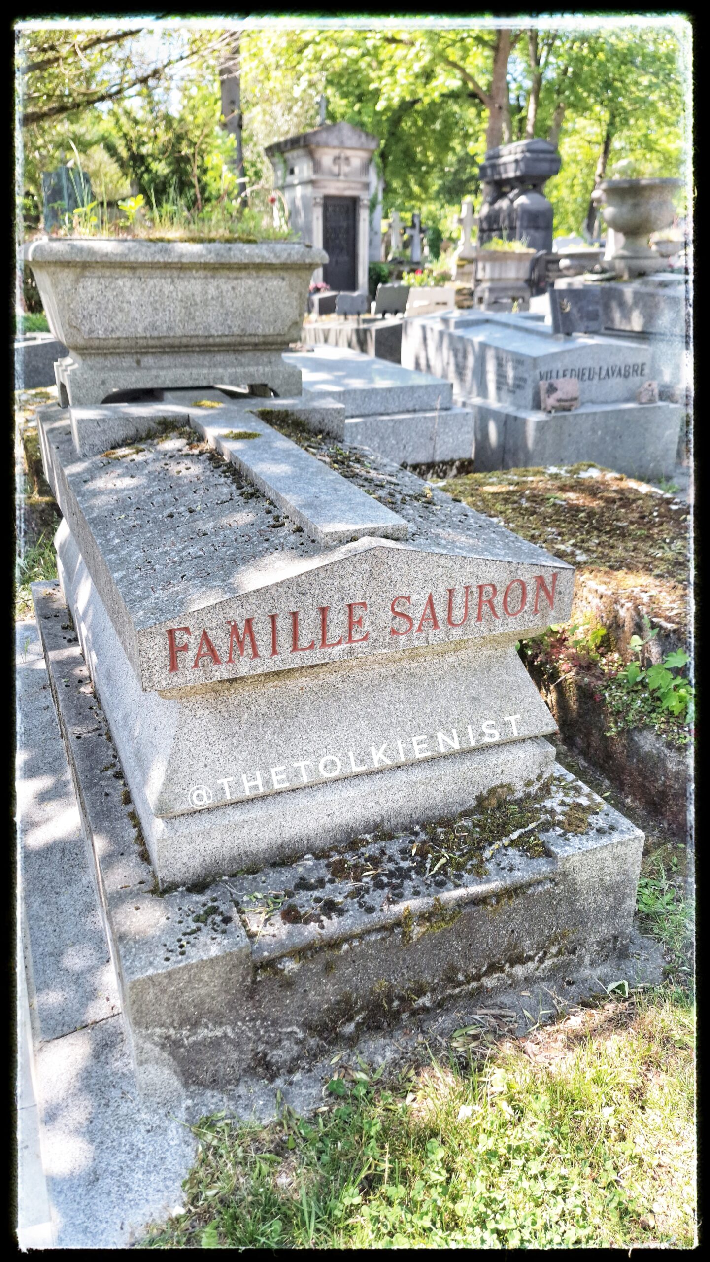 Famille Sauron, Grab (c) Marcel R. Bülles
