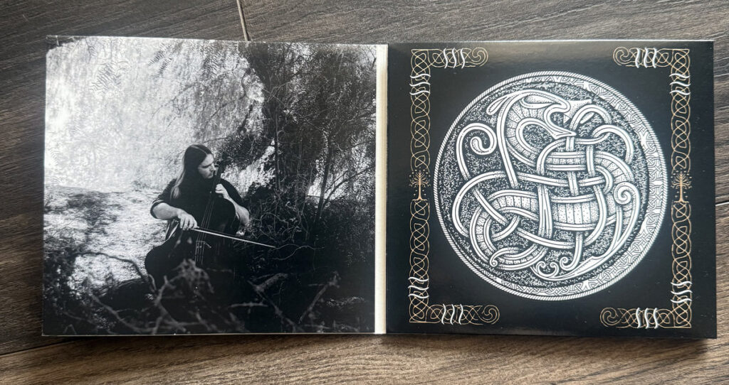 Joy Shannon - in the forest singing sorrowless